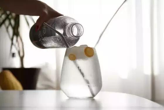 如何自制苏打水?(超简单自制苏打水饮料)