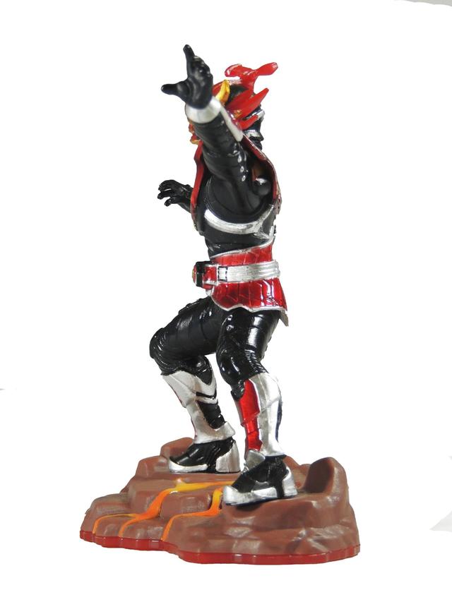 彦仔哥哥的图文评测 铠甲勇士捕将 智能玩具人像 景品