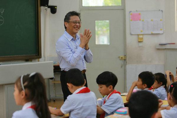 静夜思的网络意思是什么（同一堂课小学生神解释静夜思）