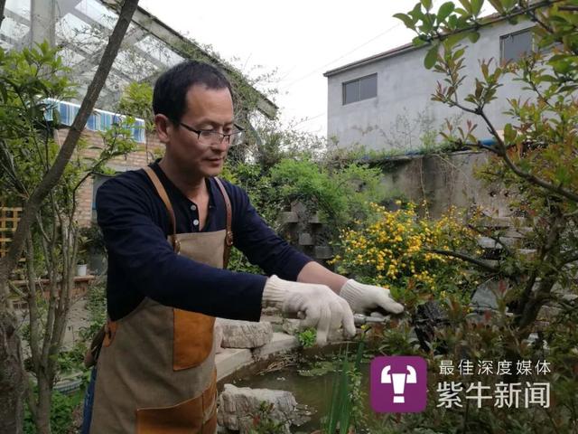 他用废弃物打造了 2000㎡的互助养老“梦幻花园”，邀请志同道合者免费居住