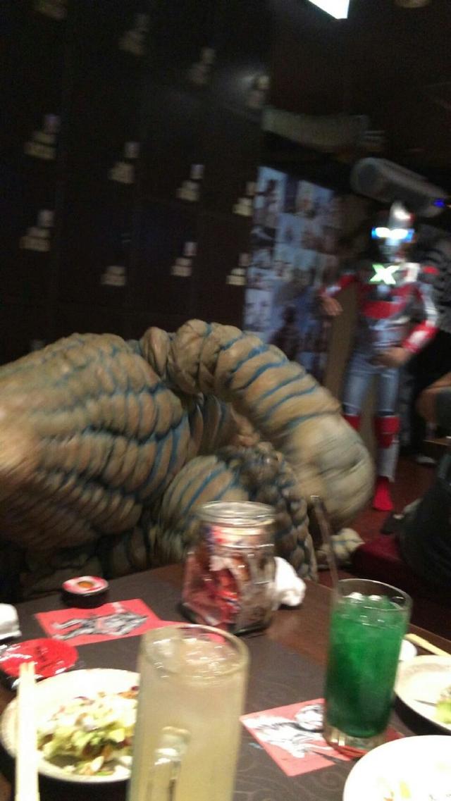 日本好爸爸为儿子打造高还原艾克斯奥特曼服装