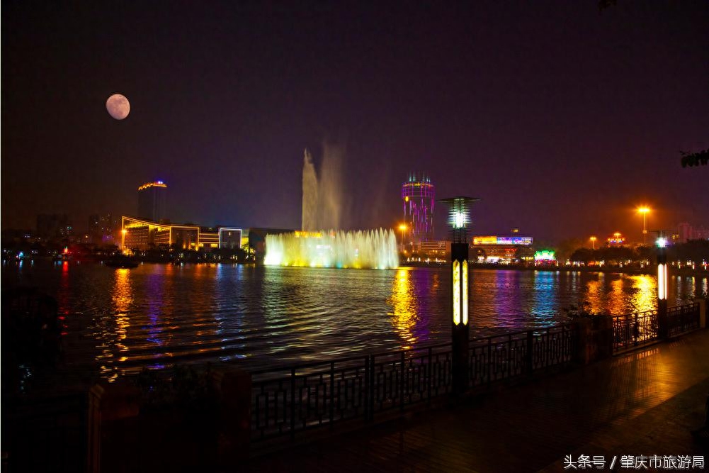 国内最美的山水城市夜景,看看是哪个城市?