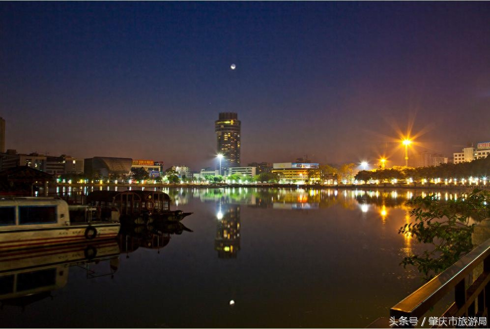 国内最美的山水城市夜景,看看是哪个城市?