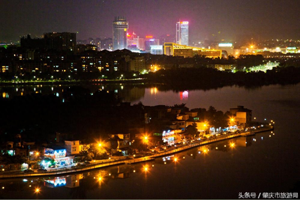 国内最美的山水城市夜景,看看是哪个城市?