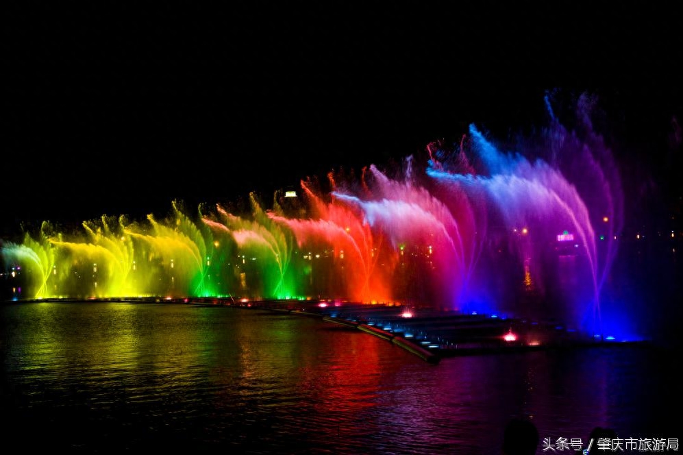 国内最美的山水城市夜景,看看是哪个城市?