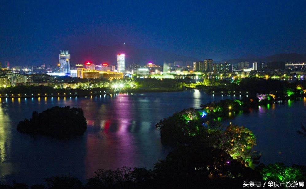 国内最美的山水城市夜景,看看是哪个城市?