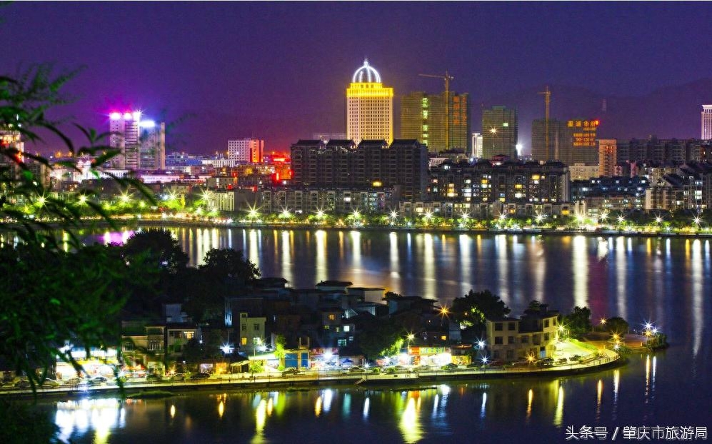 国内最美的山水城市夜景,看看是哪个城市?