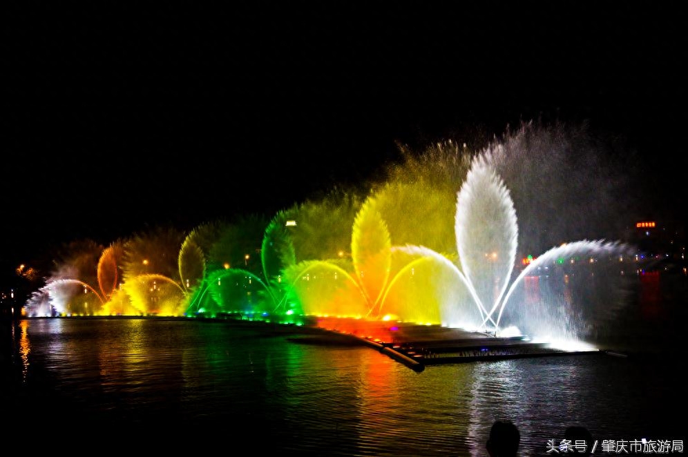 国内最美的山水城市夜景,看看是哪个城市?
