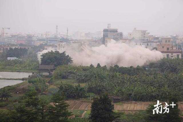 视频震撼！中山11层违建高楼爆破，3秒化为废土