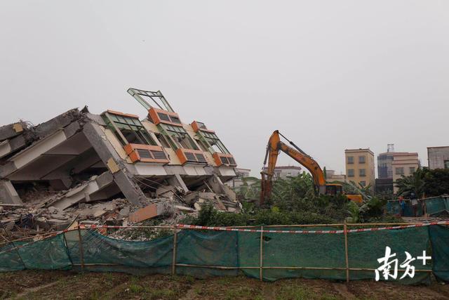 视频震撼！中山11层违建高楼爆破，3秒化为废土