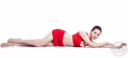 狂减22斤却依旧波涛“胸”涌 最会减肥的女生竟然是她！