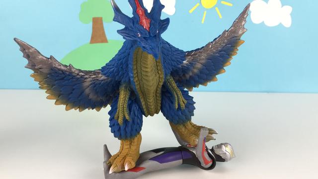 最新欧布奥特曼怪兽软胶风之魔王兽对战欧布奥特曼
