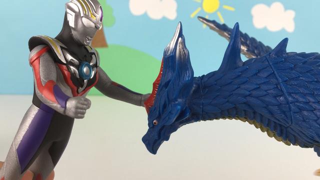 最新欧布奥特曼怪兽软胶风之魔王兽对战欧布奥特曼