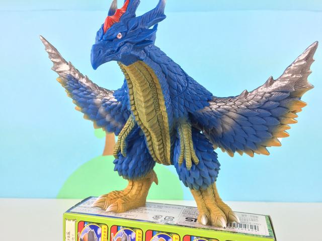 最新欧布奥特曼怪兽软胶风之魔王兽对战欧布奥特曼