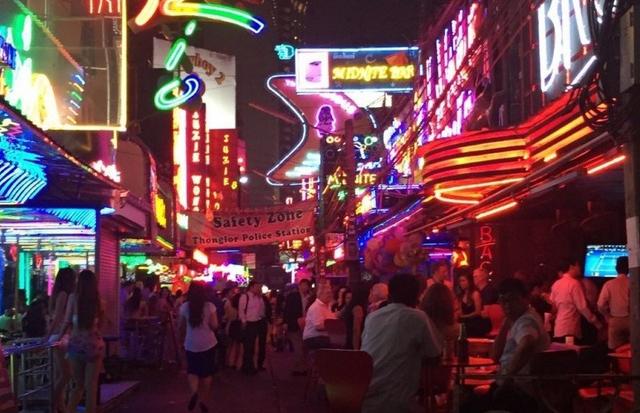 泰国是一个佛教国家，为何又会成为男人的天堂？