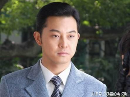 他曾和邓超是情敌，与李云迪同台，姐弟恋，光靠眼神就能演戏