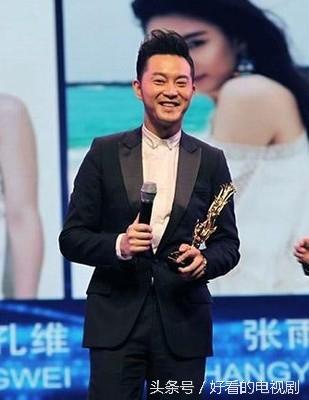 他曾和邓超是情敌，与李云迪同台，姐弟恋，光靠眼神就能演戏