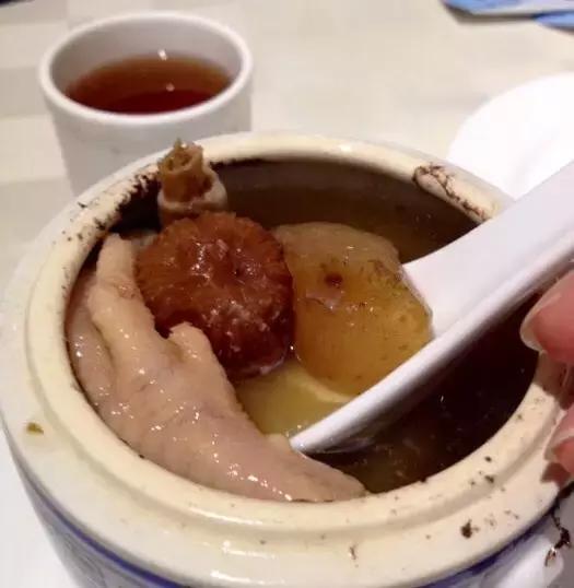 灵芝花胶瘦肉煲鸡汤 灵芝花胶瘦肉煲鸡汤的做法