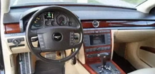 百万辉腾硬被说只值20万,车主换个车标后秒变宾利