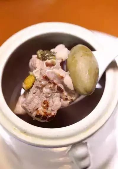灵芝花胶瘦肉煲鸡汤 灵芝花胶瘦肉煲鸡汤的做法
