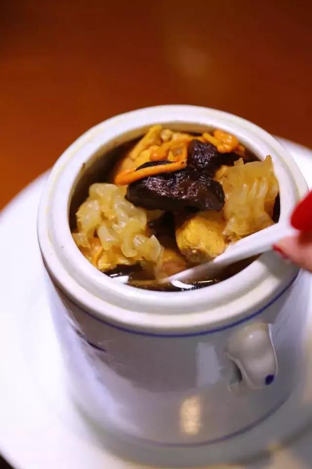 灵芝花胶瘦肉煲鸡汤 灵芝花胶瘦肉煲鸡汤的做法