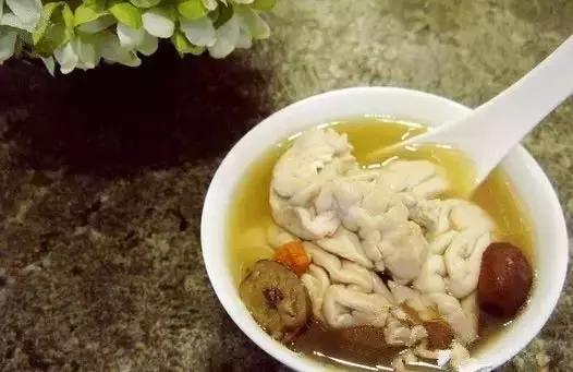 灵芝花胶瘦肉煲鸡汤 灵芝花胶瘦肉煲鸡汤的做法