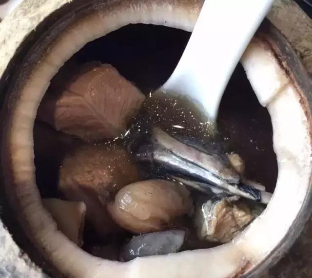 灵芝花胶瘦肉煲鸡汤 灵芝花胶瘦肉煲鸡汤的做法
