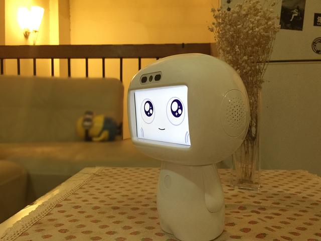 主打儿童教育 智小乐智能机器人体验