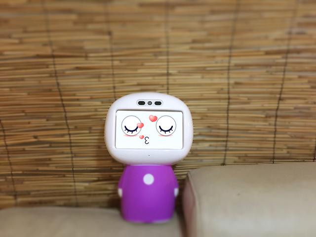 主打儿童教育 智小乐智能机器人体验