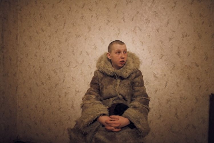 审讯室里的犯罪嫌疑人,他们的表情已经出卖了自己