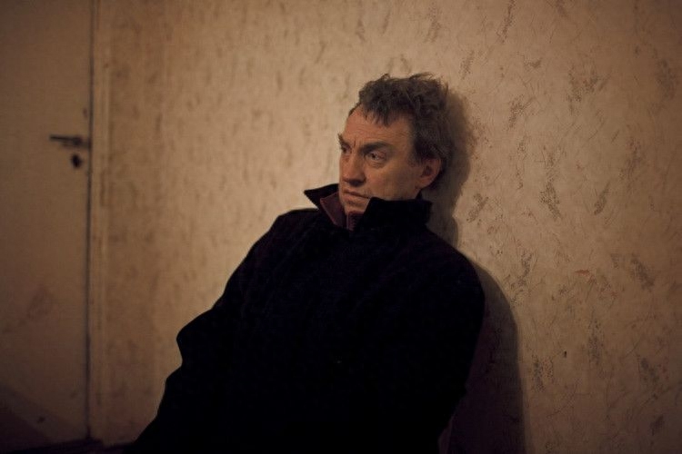 审讯室里的犯罪嫌疑人,他们的表情已经出卖了自己