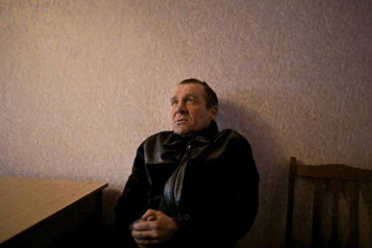 审讯室里的犯罪嫌疑人,他们的表情已经出卖了自己