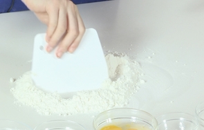 椰蓉是椰丝和椰粉的混合物,将它做成饼干,不仅能增加口味