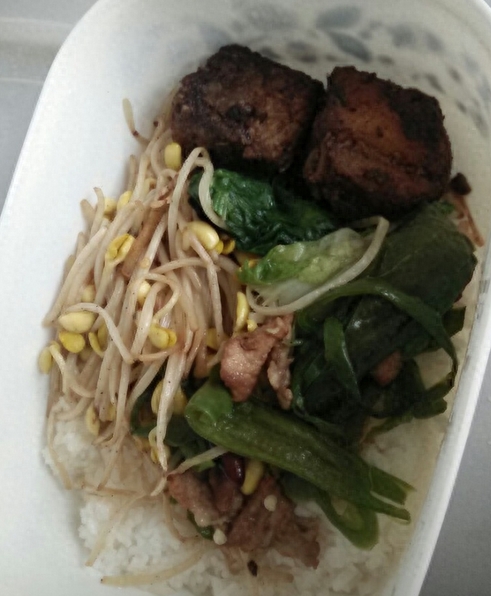 月薪三千和月薪六千吃午饭的区别:每个月赚2000的人笑了