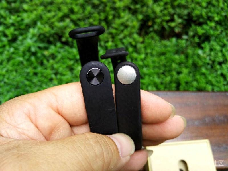 关于下个月就好买的小米手环2,你需要知道这些