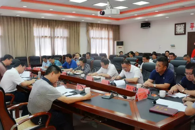 黄伟雄主持召开城建线重点项目建设推进会