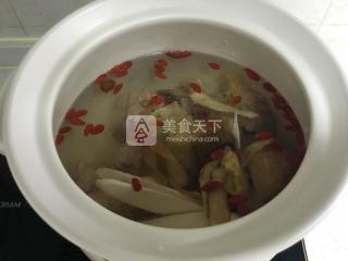 花胶猴头菇排骨汤功效 猴头菇花胶排骨汤的做法