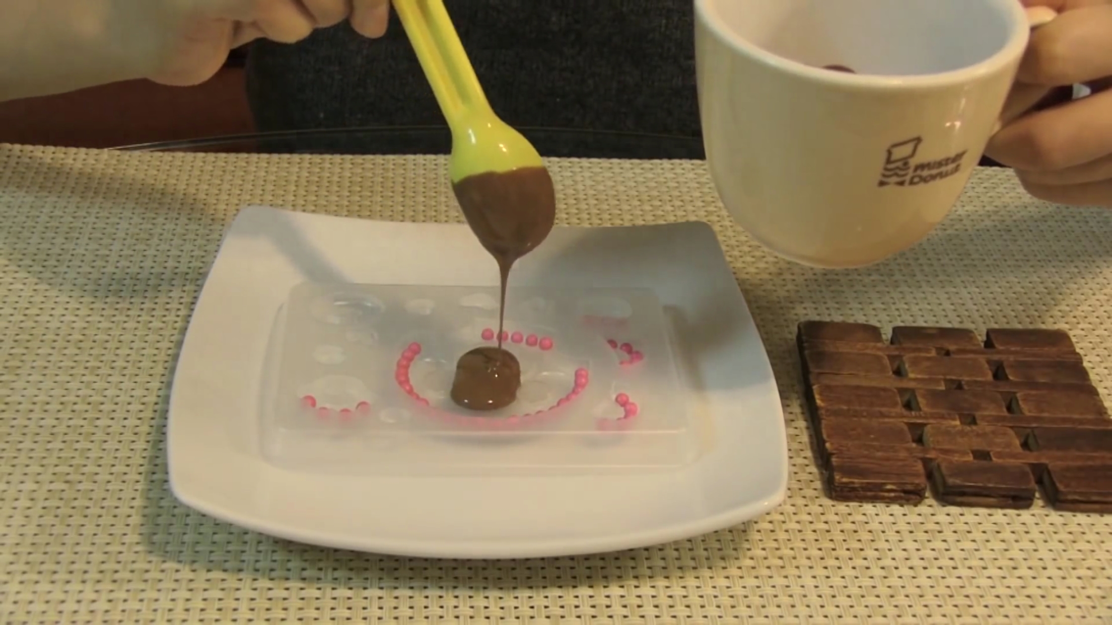 手工狂人变身吃货的时候会起怎样的化学反应,DIY拼豆版巧克力