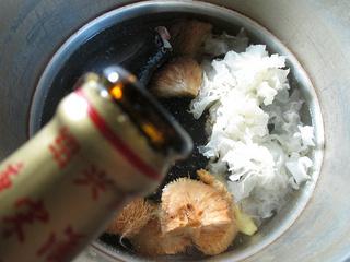 乌鸡能和猴头菇花胶一起煲汤吗 2026年猴头菇炖花胶乌鸡汤的做法