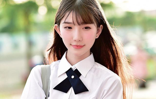 我胯下的玩物校花小说（小说富二代生日上用十万块来侮辱穷小子）