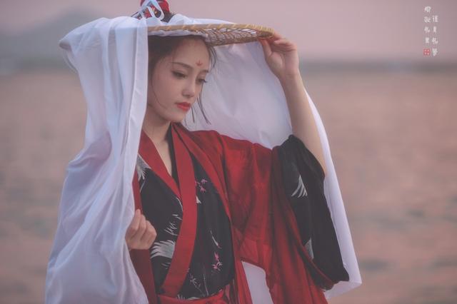 怼死女配计划攻略(小说怼天怼地怼女配妖媚女主勾住少主气退女配甜甜的狗粮)