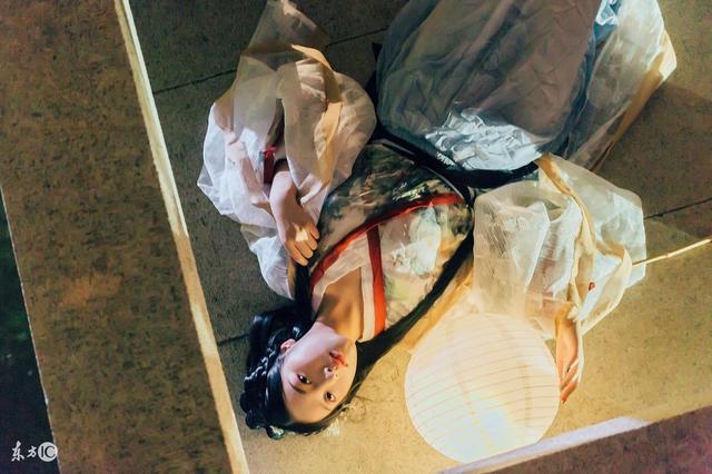 穿越成妃元卿凌结局（小说女子穿越成王妃）