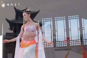 回顾经典洗脑神曲《千年的祈祷》歌声空灵有气势，听着震撼人心!图