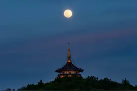 西湖边架起“长枪短炮”，就为了今晚！“超级月亮”现身，肉眼可见，真的太美了图片