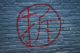 绍兴房产律师：拆迁安置房登记在一个人名下是不是就属于个人财产图片