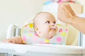 宝宝首次添加米粉，怎么选择和喂养？妈妈们常踩的坑都在这里了图片