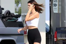 超模肯达尔·詹娜，对流行单品的时尚穿搭，从未让人失望图片