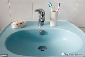 卫生间水管能走明管吗？明管和暗管各有什么利弊？为大家分析下图片