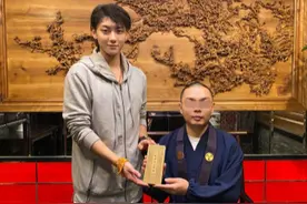 身体暴瘦！黄子韬在父亲去世后首晒照，脸色太憔悴，粉丝暖心留言图片