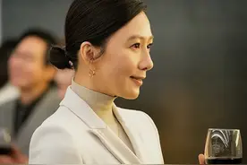 《夫妻的世界》金喜爱，春日职场穿衣教科书图片